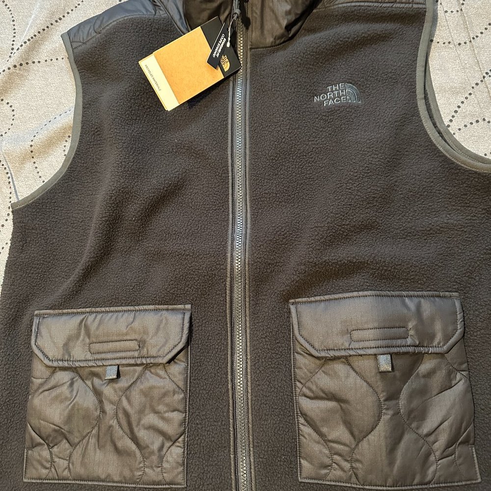 THE NORTH FACE FULL ZIP. SLEEVELESS JACKET SIZE L MEN $149